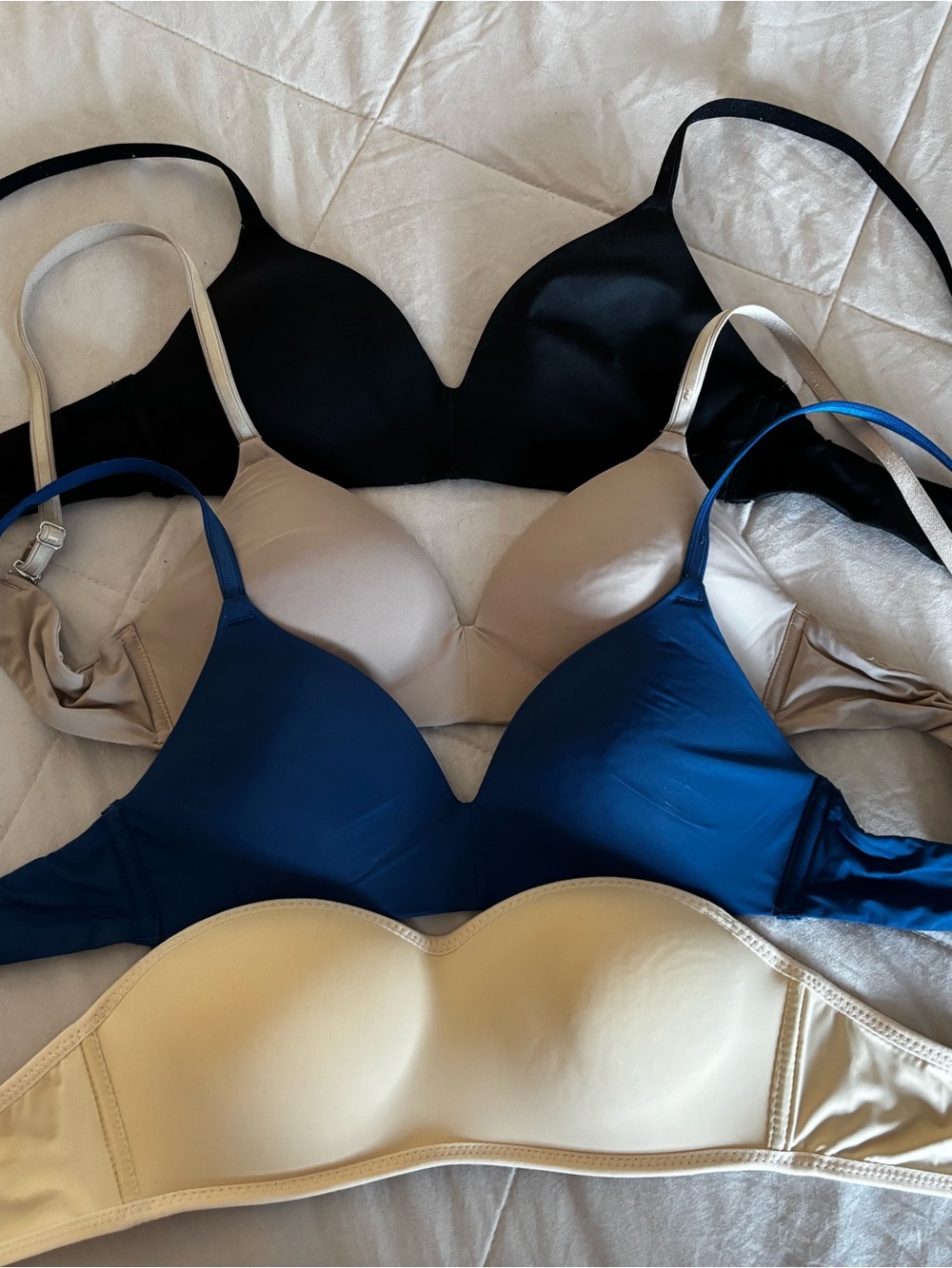 Simons Smooth T-Shirt Bra Set in Black, Beige, Navy & Cream
